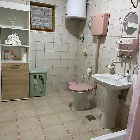 Feriehus Vikendica Dora